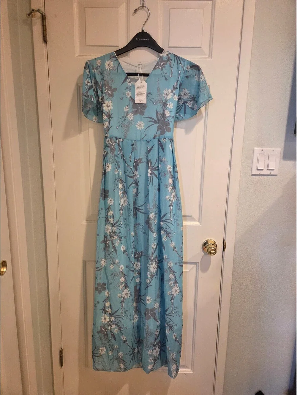 Made With <3 love - Women's Blue Floral Midi Dress Size M